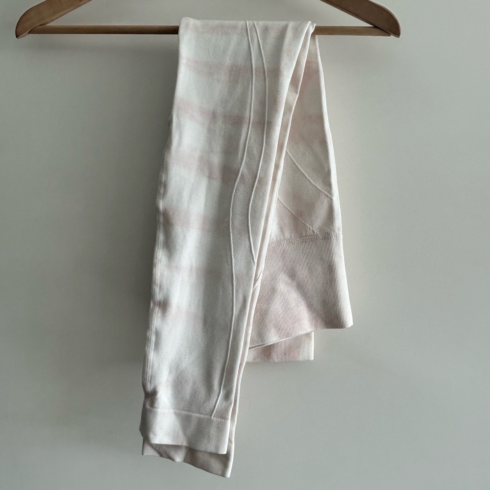 Wildfox Tie-dye leggings in Pink and White